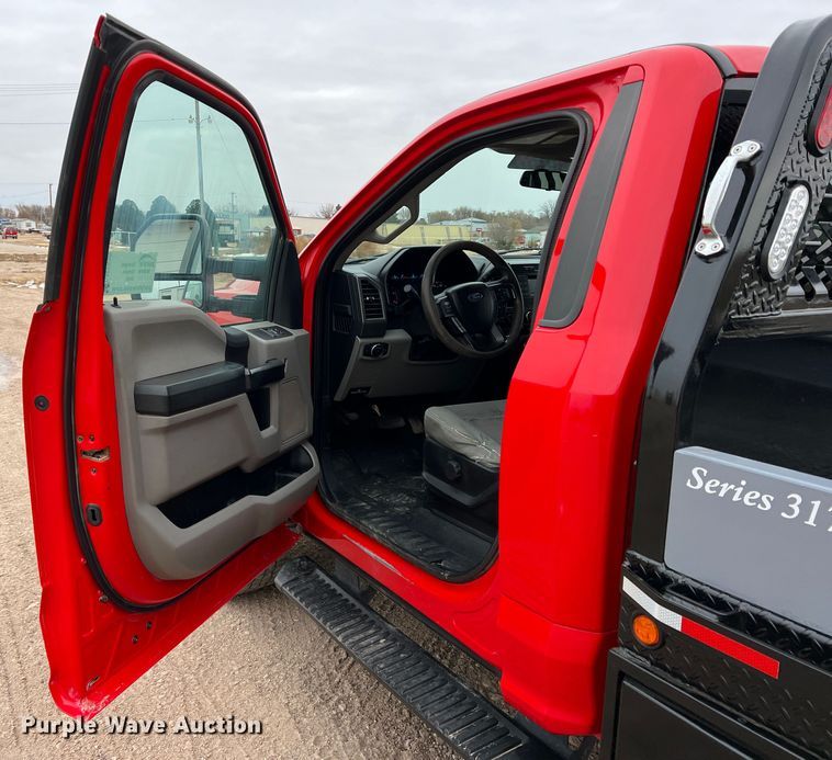 image for item DM2530 2017 Ford F350 Super Duty  bale bed pickup truck