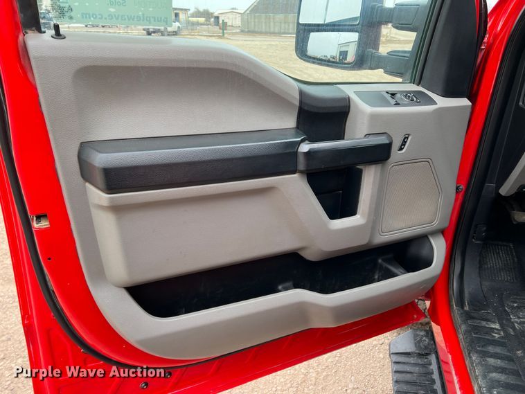 image for item DM2530 2017 Ford F350 Super Duty  bale bed pickup truck