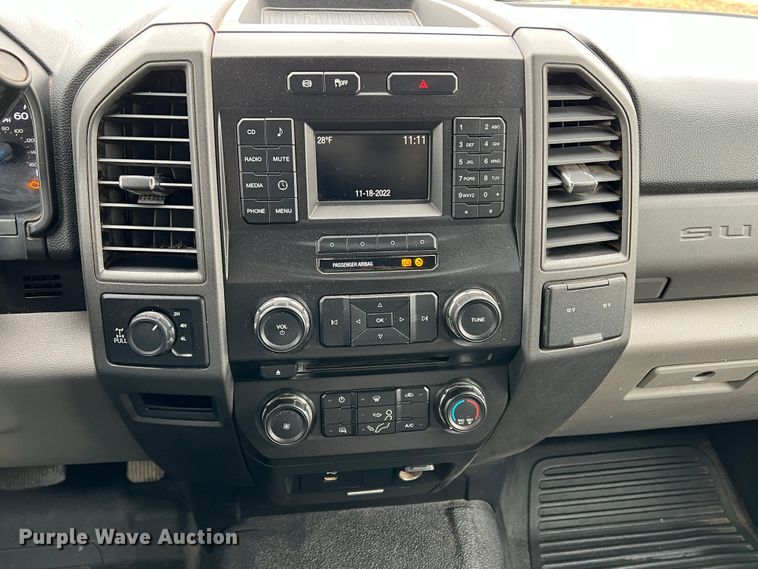 image for item DM2530 2017 Ford F350 Super Duty  bale bed pickup truck