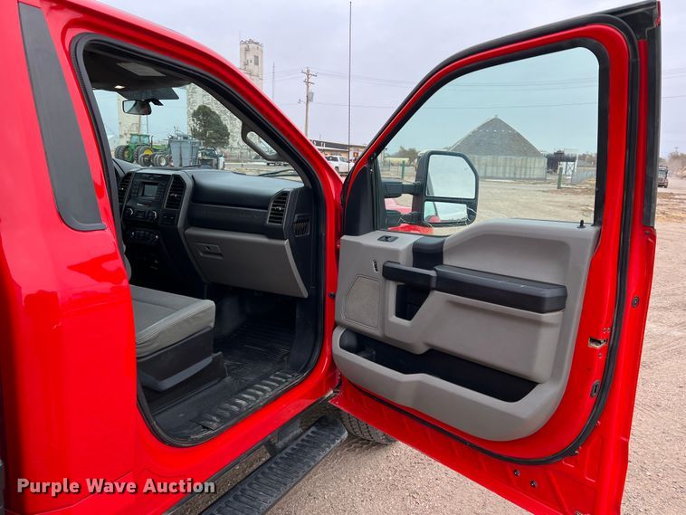 image for item DM2530 2017 Ford F350 Super Duty  bale bed pickup truck