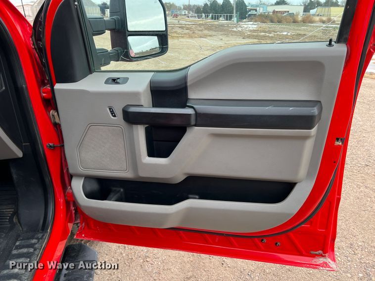 image for item DM2530 2017 Ford F350 Super Duty  bale bed pickup truck