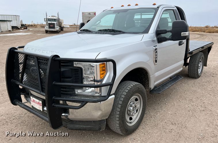 image for item DM2531 2017 Ford  F350 Super Duty  flatbed pickup truck