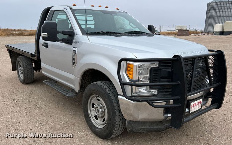 image for item DM2531 2017 Ford  F350 Super Duty  flatbed pickup truck