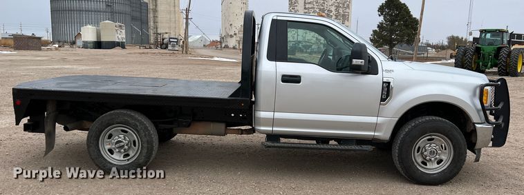 image for item DM2531 2017 Ford  F350 Super Duty  flatbed pickup truck