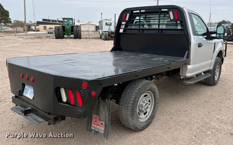 image for item DM2531 2017 Ford  F350 Super Duty  flatbed pickup truck