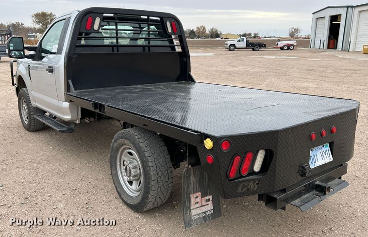 image for item DM2531 2017 Ford  F350 Super Duty  flatbed pickup truck