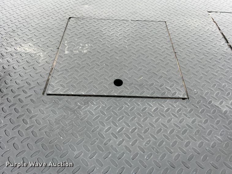 image for item DM2531 2017 Ford  F350 Super Duty  flatbed pickup truck