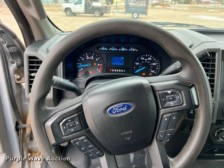 image for item DM2531 2017 Ford  F350 Super Duty  flatbed pickup truck