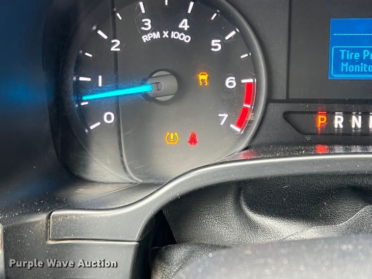 image for item DM2531 2017 Ford  F350 Super Duty  flatbed pickup truck