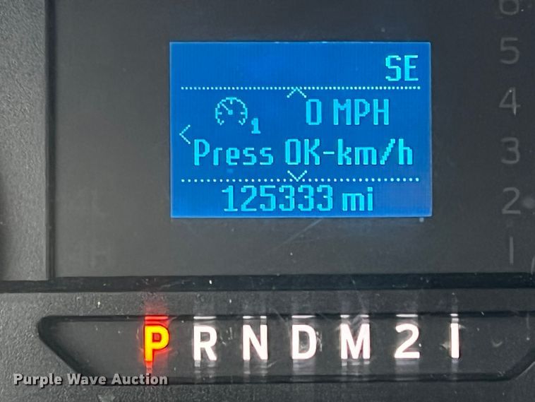 image for item DM2531 2017 Ford  F350 Super Duty  flatbed pickup truck