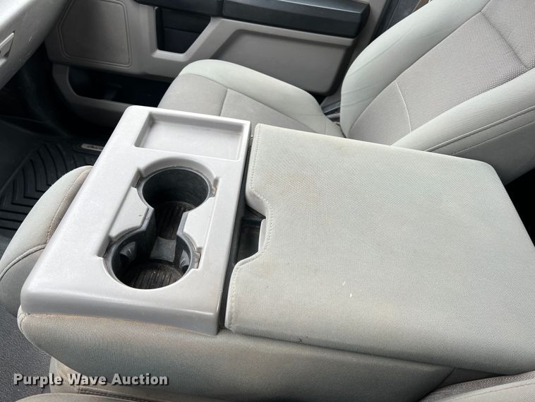 image for item DM2531 2017 Ford  F350 Super Duty  flatbed pickup truck