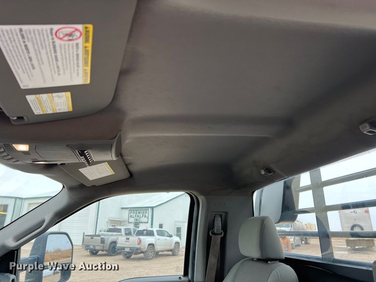 image for item DM2531 2017 Ford  F350 Super Duty  flatbed pickup truck