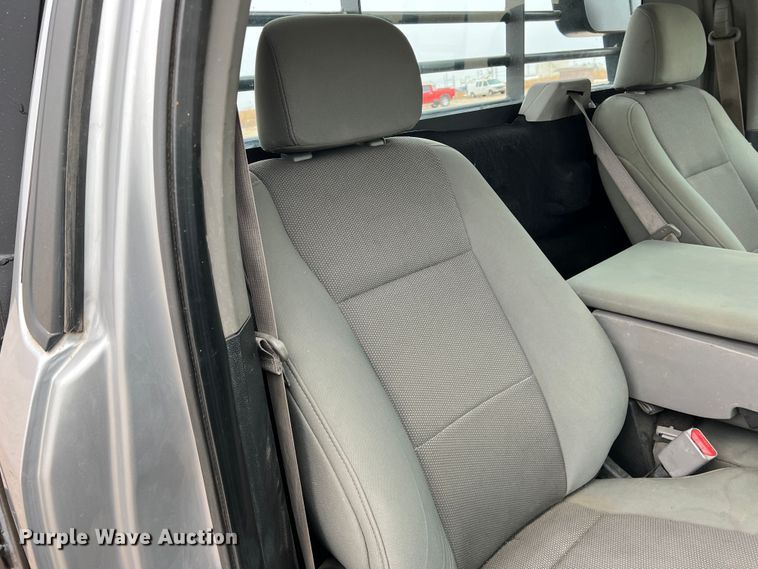 image for item DM2531 2017 Ford  F350 Super Duty  flatbed pickup truck