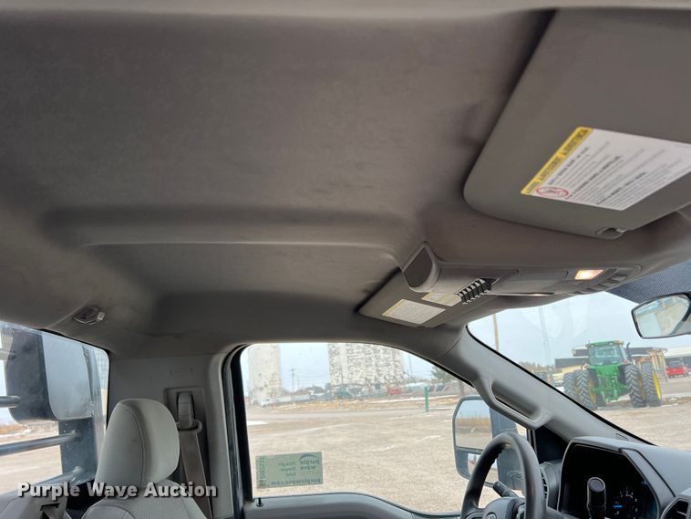 image for item DM2531 2017 Ford  F350 Super Duty  flatbed pickup truck