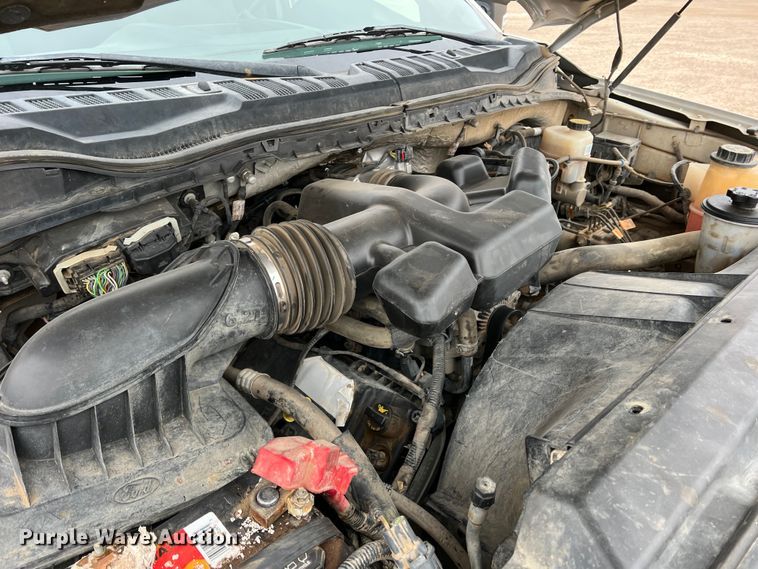 image for item DM2531 2017 Ford  F350 Super Duty  flatbed pickup truck