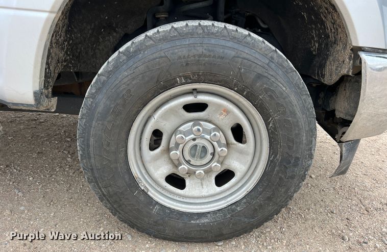 image for item DM2531 2017 Ford  F350 Super Duty  flatbed pickup truck