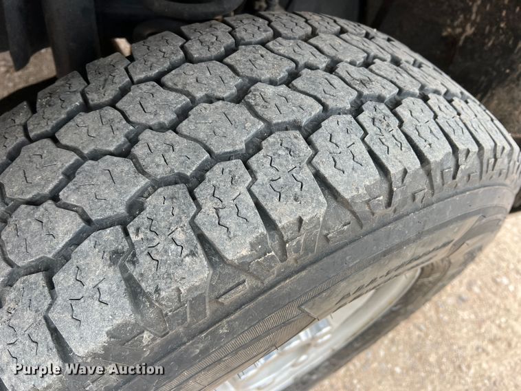 image for item DM2531 2017 Ford  F350 Super Duty  flatbed pickup truck