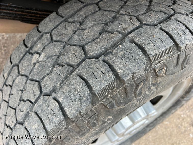 image for item DM2531 2017 Ford  F350 Super Duty  flatbed pickup truck