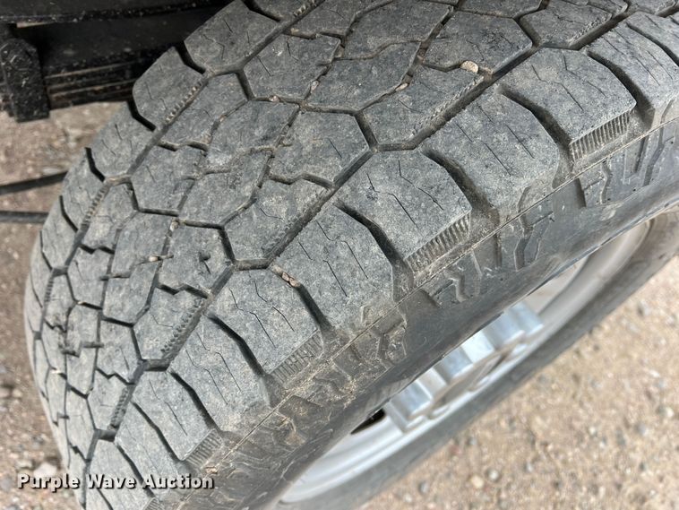 image for item DM2531 2017 Ford  F350 Super Duty  flatbed pickup truck