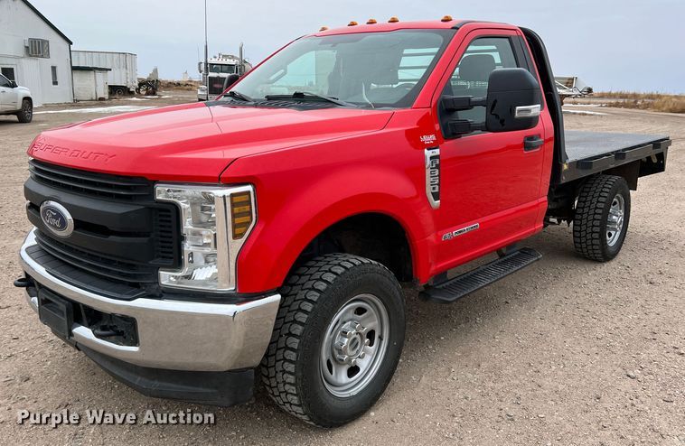 image for item DM2538 2019 Ford  F350 Super Duty  flatbed pickup truck