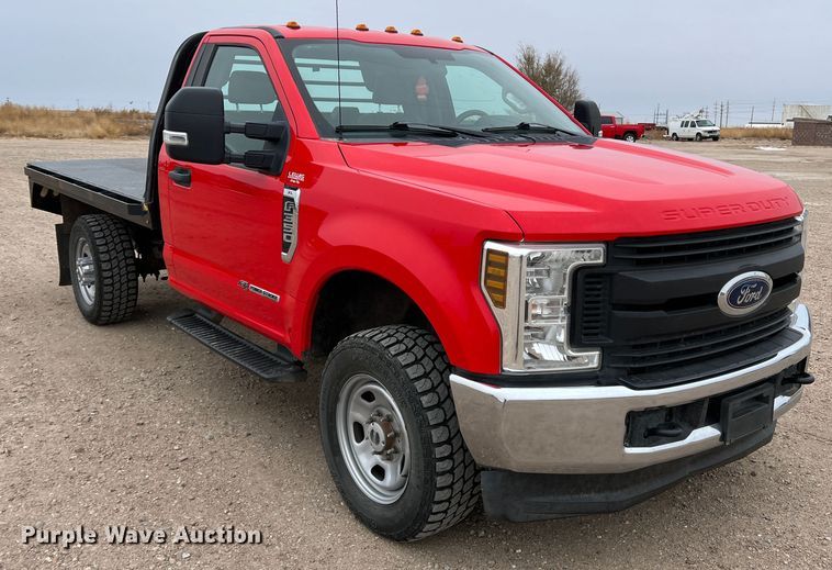 image for item DM2538 2019 Ford  F350 Super Duty  flatbed pickup truck