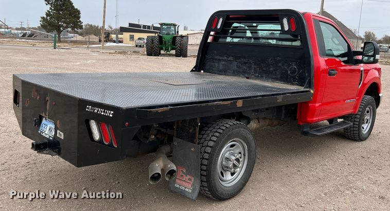 image for item DM2538 2019 Ford  F350 Super Duty  flatbed pickup truck