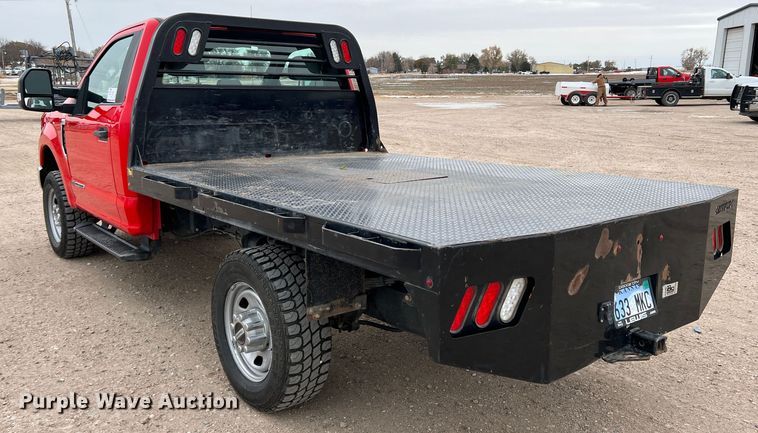 image for item DM2538 2019 Ford  F350 Super Duty  flatbed pickup truck