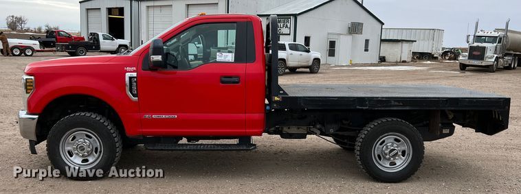 image for item DM2538 2019 Ford  F350 Super Duty  flatbed pickup truck