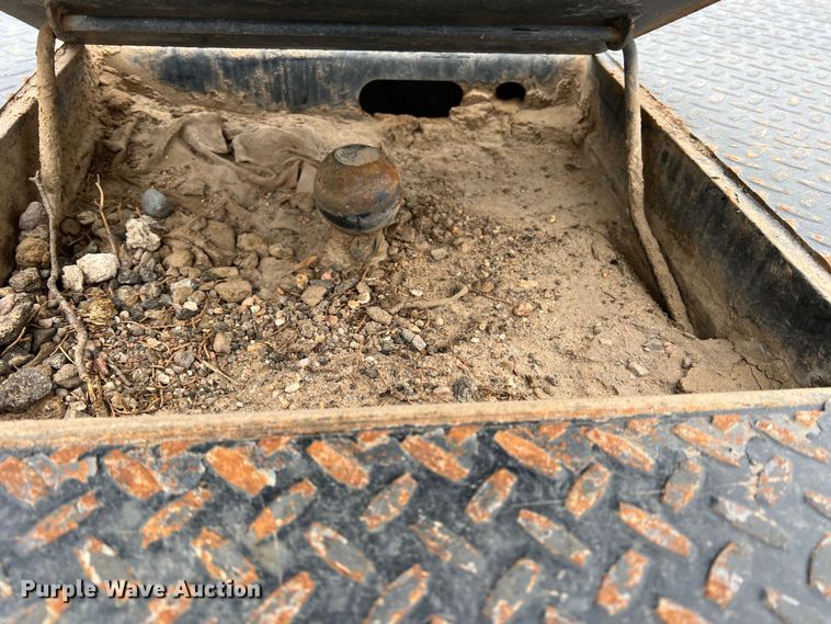 image for item DM2538 2019 Ford  F350 Super Duty  flatbed pickup truck