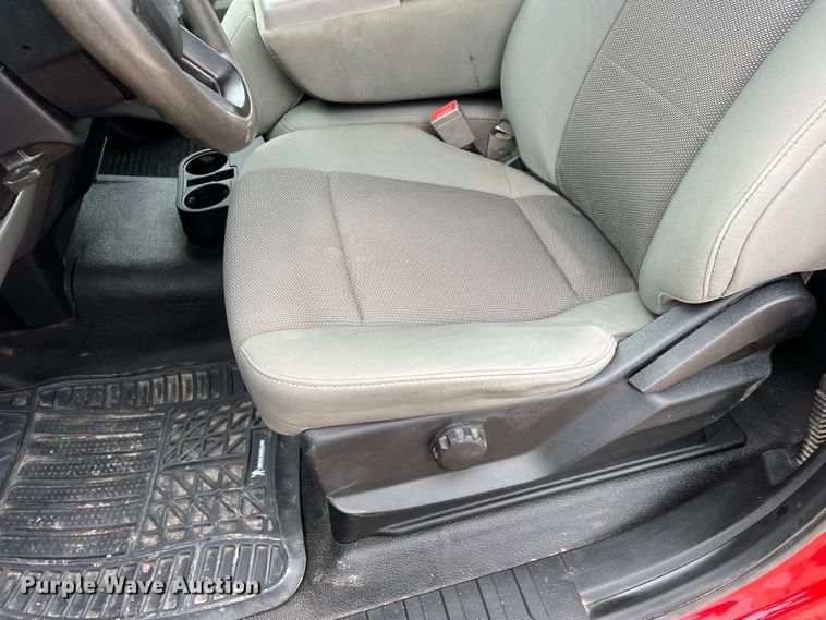 image for item DM2538 2019 Ford  F350 Super Duty  flatbed pickup truck