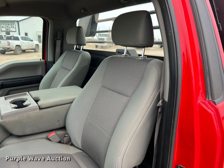 image for item DM2538 2019 Ford  F350 Super Duty  flatbed pickup truck