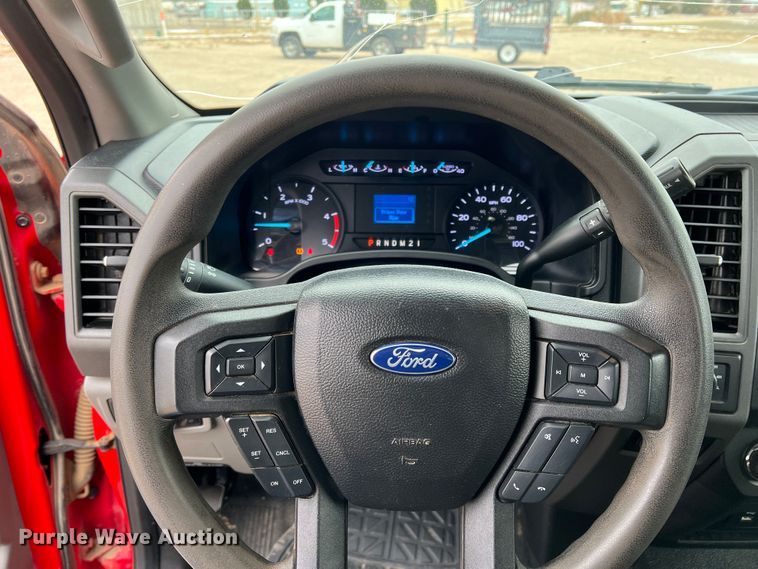 image for item DM2538 2019 Ford  F350 Super Duty  flatbed pickup truck