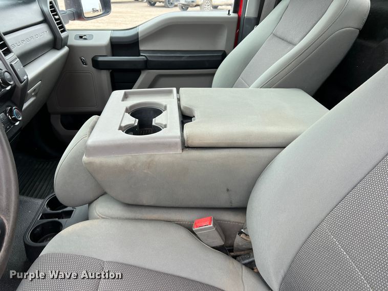 image for item DM2538 2019 Ford  F350 Super Duty  flatbed pickup truck