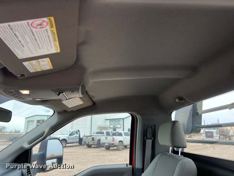 image for item DM2538 2019 Ford  F350 Super Duty  flatbed pickup truck