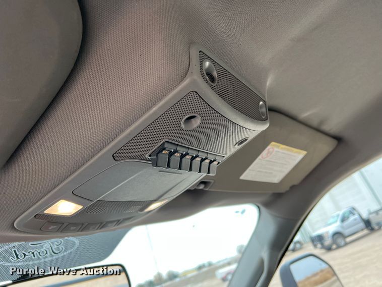 image for item DM2538 2019 Ford  F350 Super Duty  flatbed pickup truck