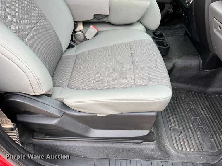 image for item DM2538 2019 Ford  F350 Super Duty  flatbed pickup truck