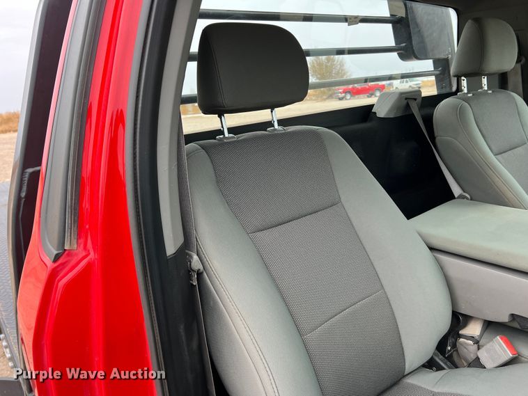 image for item DM2538 2019 Ford  F350 Super Duty  flatbed pickup truck