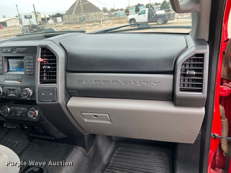 image for item DM2538 2019 Ford  F350 Super Duty  flatbed pickup truck