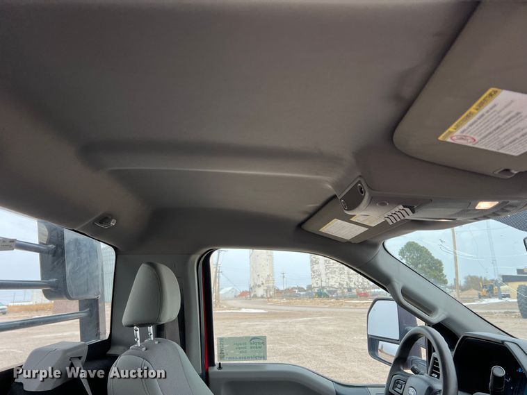 image for item DM2538 2019 Ford  F350 Super Duty  flatbed pickup truck