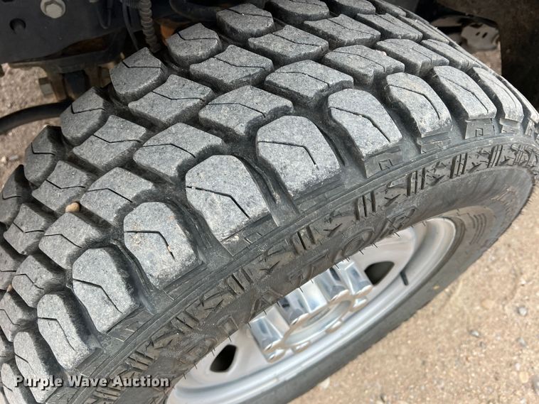 image for item DM2538 2019 Ford  F350 Super Duty  flatbed pickup truck