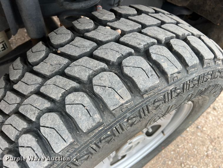 image for item DM2538 2019 Ford  F350 Super Duty  flatbed pickup truck