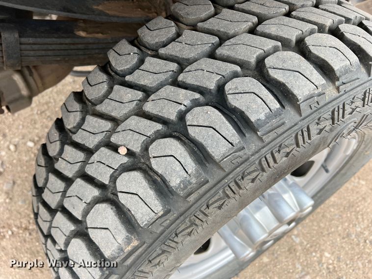 image for item DM2538 2019 Ford  F350 Super Duty  flatbed pickup truck