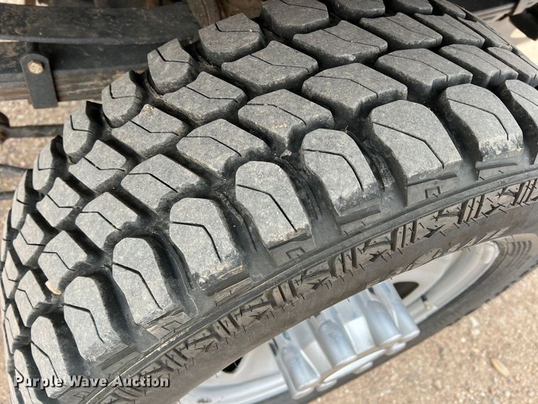 image for item DM2538 2019 Ford  F350 Super Duty  flatbed pickup truck