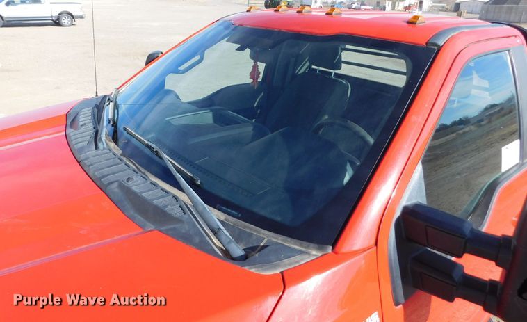 image for item DM2538 2019 Ford  F350 Super Duty  flatbed pickup truck