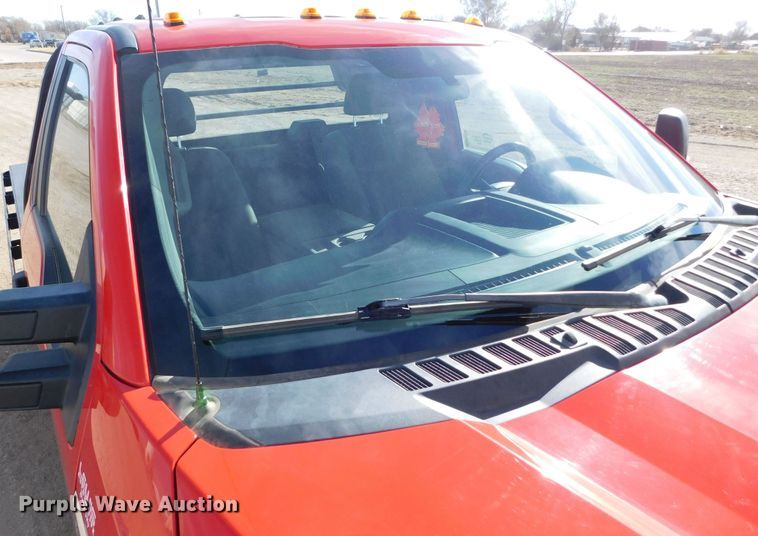 image for item DM2538 2019 Ford  F350 Super Duty  flatbed pickup truck