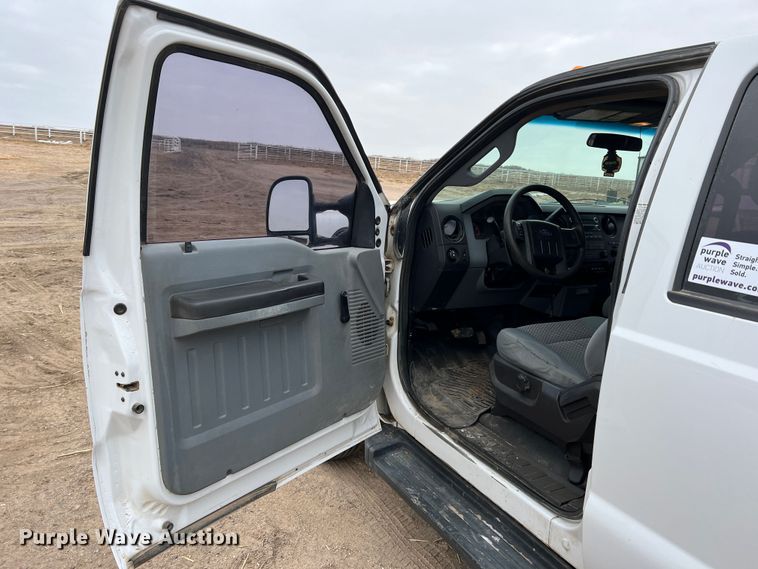 image for item DM2539 2016 Ford F350 Super Duty  Crew Cab pickup truck