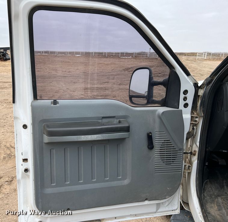 image for item DM2539 2016 Ford F350 Super Duty  Crew Cab pickup truck