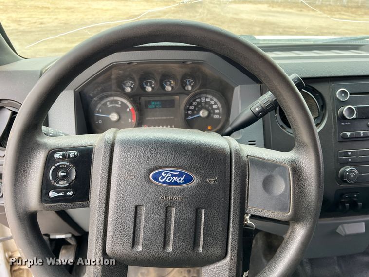 image for item DM2539 2016 Ford F350 Super Duty  Crew Cab pickup truck