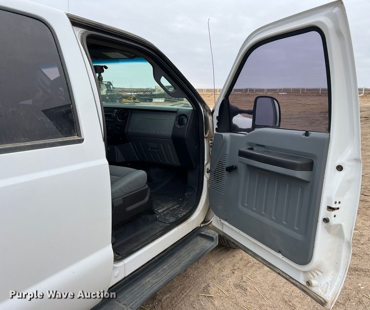 image for item DM2539 2016 Ford F350 Super Duty  Crew Cab pickup truck