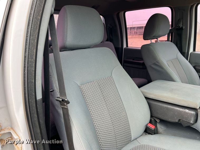 image for item DM2539 2016 Ford F350 Super Duty  Crew Cab pickup truck